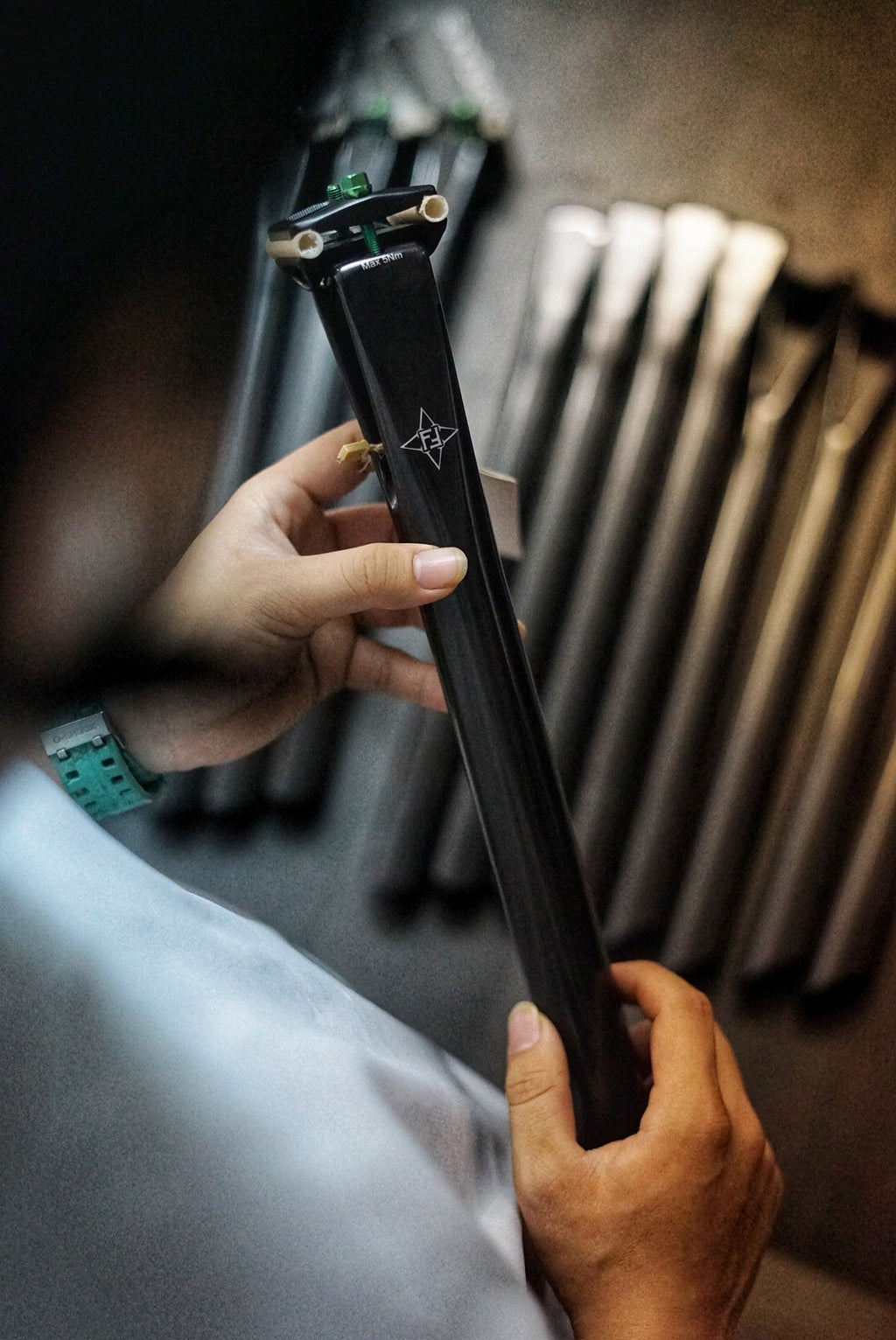 VoiceVelo Deep V Carbon Seatpost – 27.2mm / 30.9mm