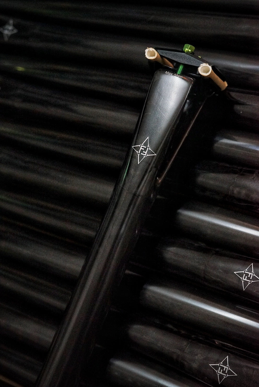 VoiceVelo Deep V Carbon Seatpost – 27.2mm / 30.9mm